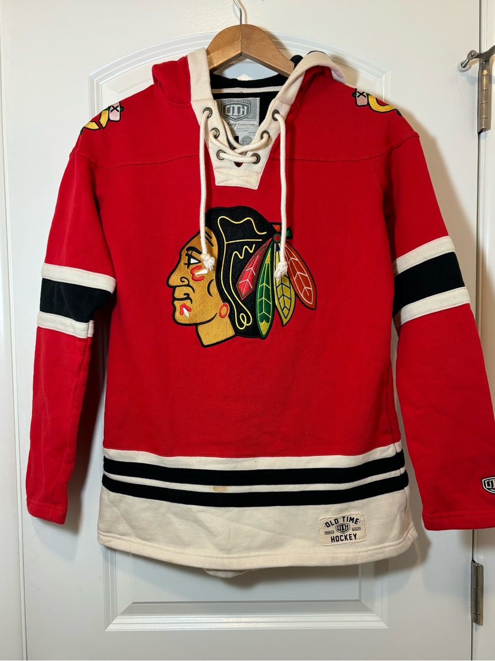 Chicago Blackhawks Old Time Hockey Newbury Women's Red Cream Lace-Up Hoodie